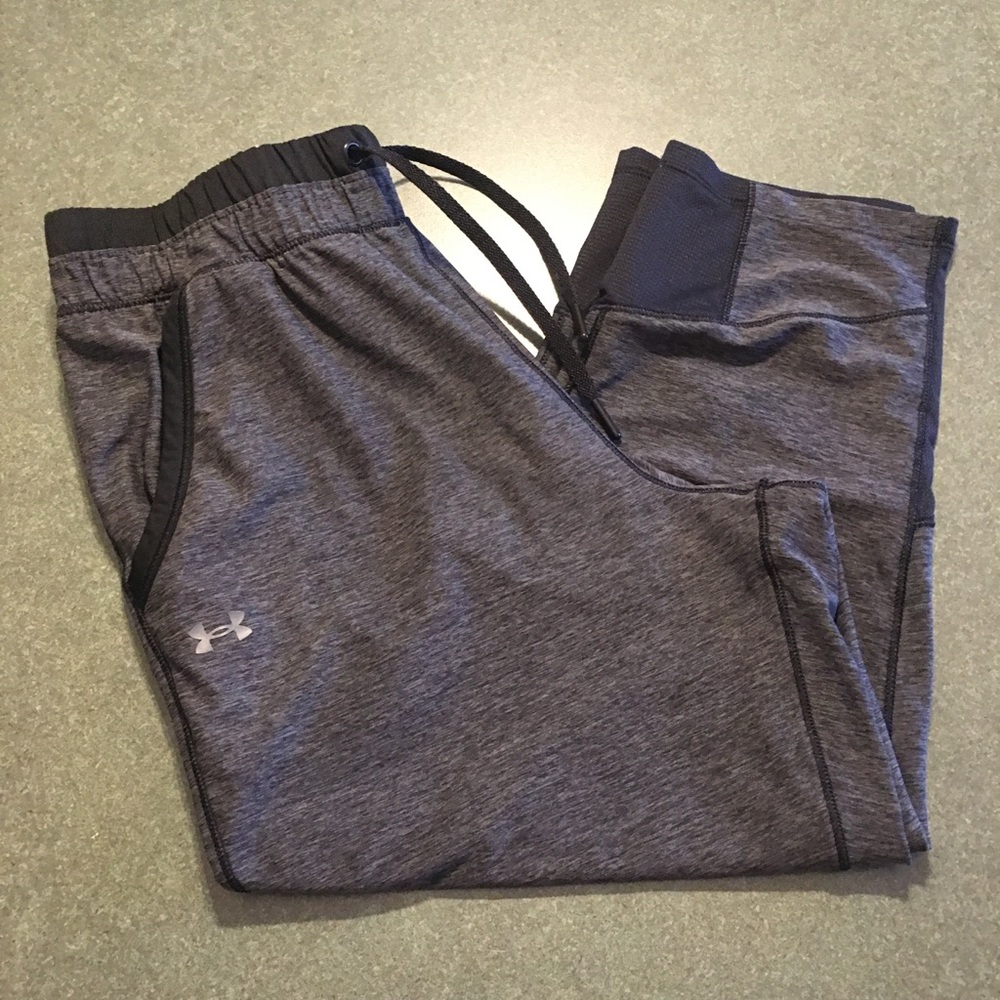 Women’s Under Armour cropped joggers